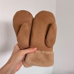 Cozy Brown Mittens with Fur Trim